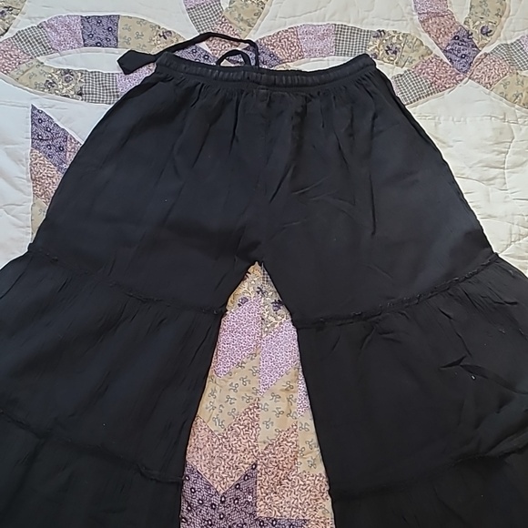 Black Wide-Leg Tiered Pants with Drawstring - Picture 4 of 6
